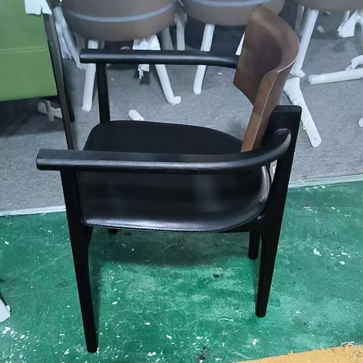复古黑色餐椅轻奢实木椅子家用靠背中古扶手餐椅设计师主人洽谈茶