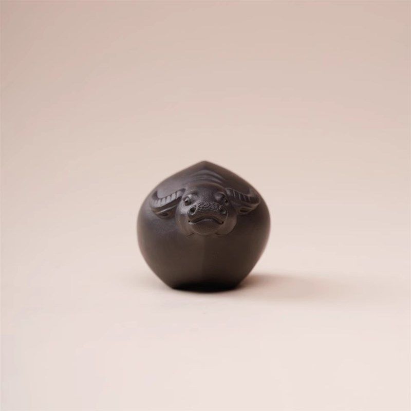 一条新派紫砂【水牛】茶宠摆件精品