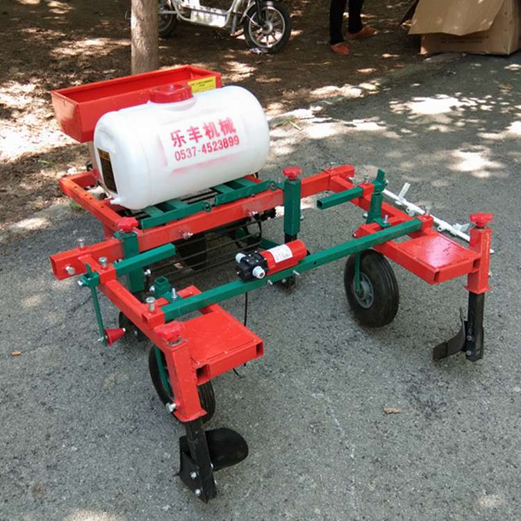 农用薯类覆膜机 小型蔬菜种植扣膜机 人力手拉铺膜机厂家