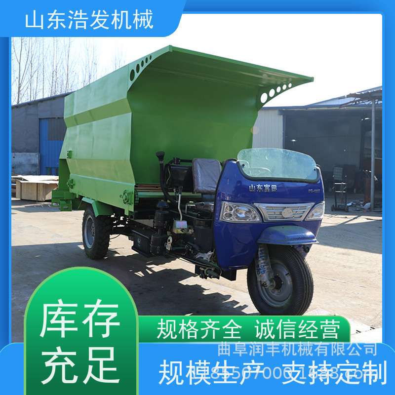 大型牧场柴油撒料车牛羊场自走式撒草车3立方养殖电动投喂车