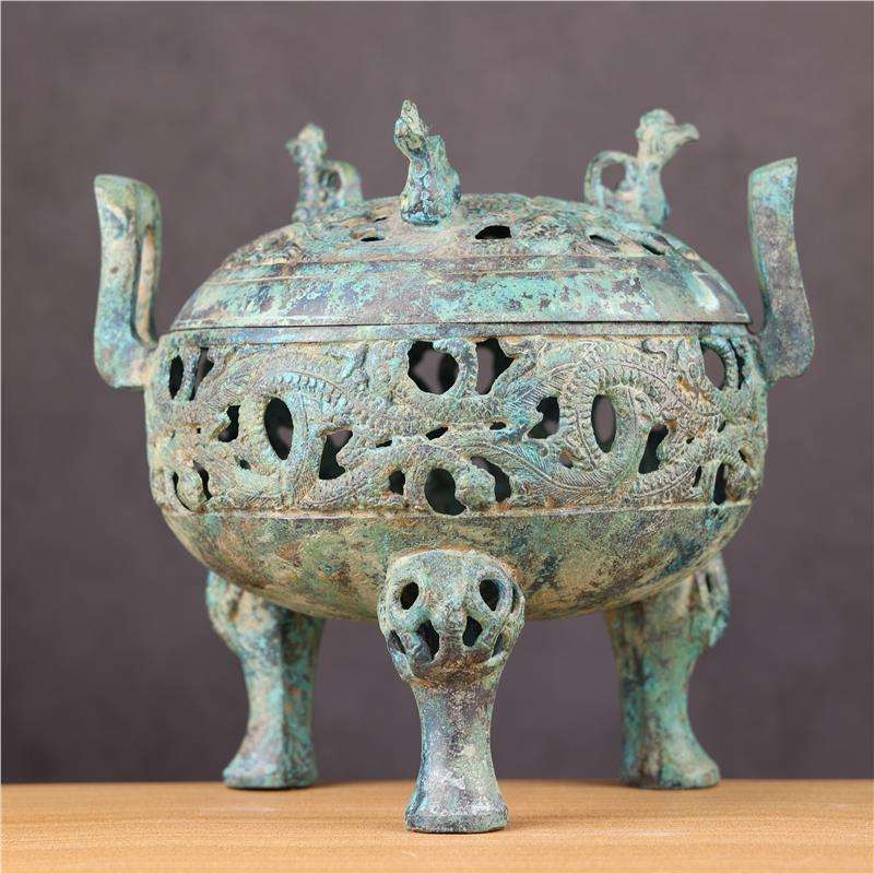 汉代古青铜器卧虎宝鼎 青铜圆鼎 三足镂空熏鼎绿绣古玩收藏品