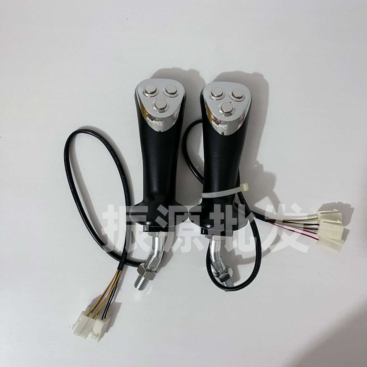 新源65/75胶轮式挖掘机新款夹木电控操作手柄杆挂挡手把抓木器