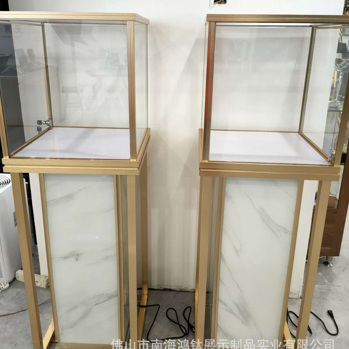 新款高档精品展示柜珠宝柜台玻璃样品陈列柜红酒柜子铝合金展柜