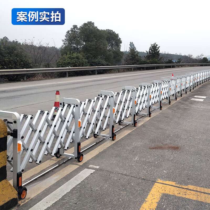 启功不锈钢路障伸缩门伸缩护栏高速公路阻挡铝合金手动推拉收缩门
