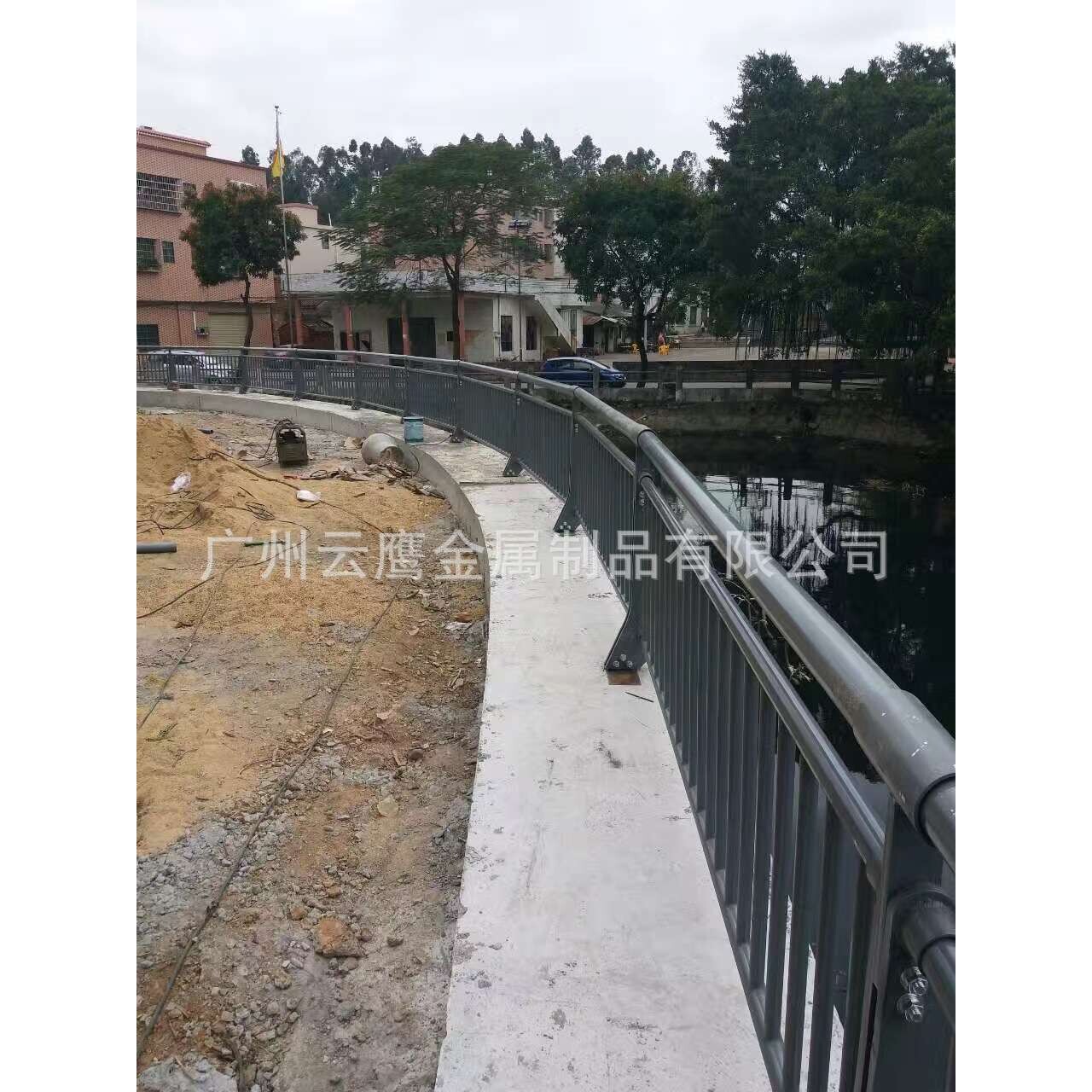 桥梁防撞护栏厂家  道路护栏  马路护栏  镀锌道路护栏  护栏厂家