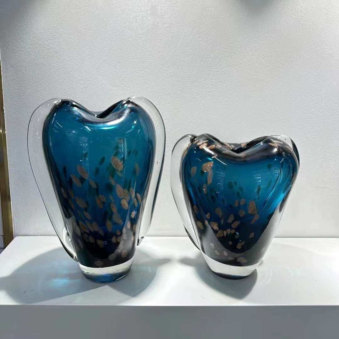 现代简约轻奢样板间爱心形花瓶琉璃工艺软装饰客厅玄关插花器