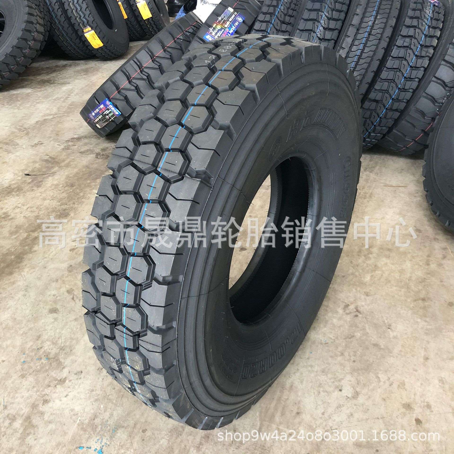 厂家供应朝阳虎运全钢丝轮胎后八轮自卸车1200R20 矿山运输车轮胎