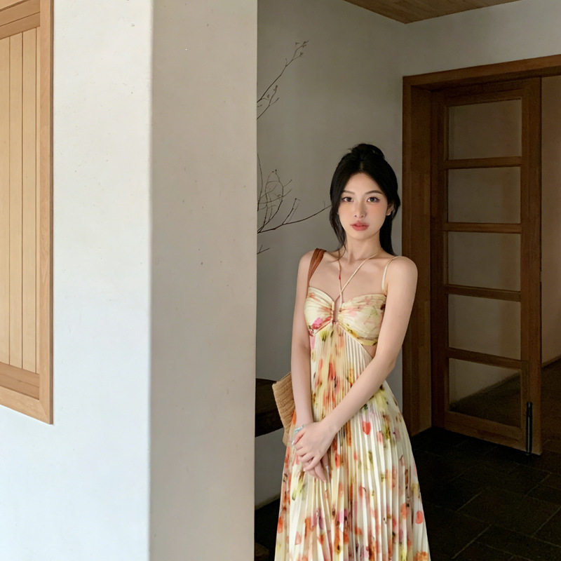 法式纯欲碎花挂脖吊带连