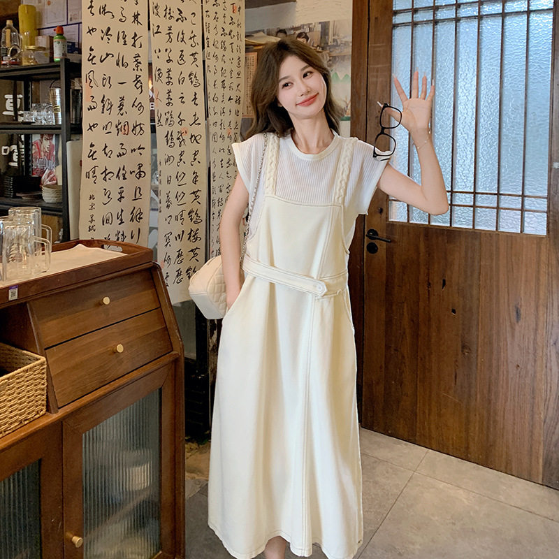 实拍米白色牛仔背带连衣