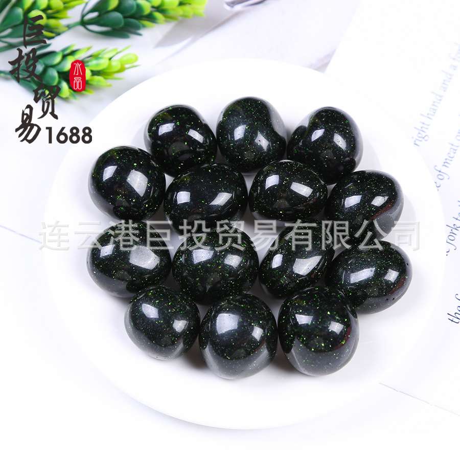 绿沙石滚石摆件绿金沙石大颗粒裸石Green sandstone tumble淘矿石