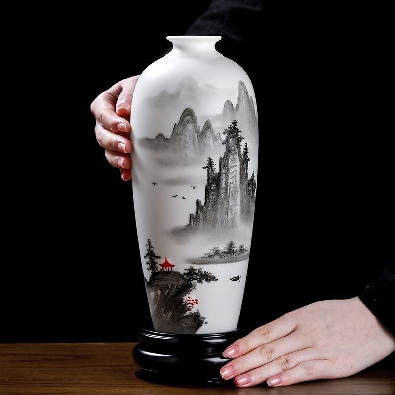 东方泥土青山烟雨小寿瓶羊脂玉手绘陶瓷花瓶摆件中式古典客厅装饰
