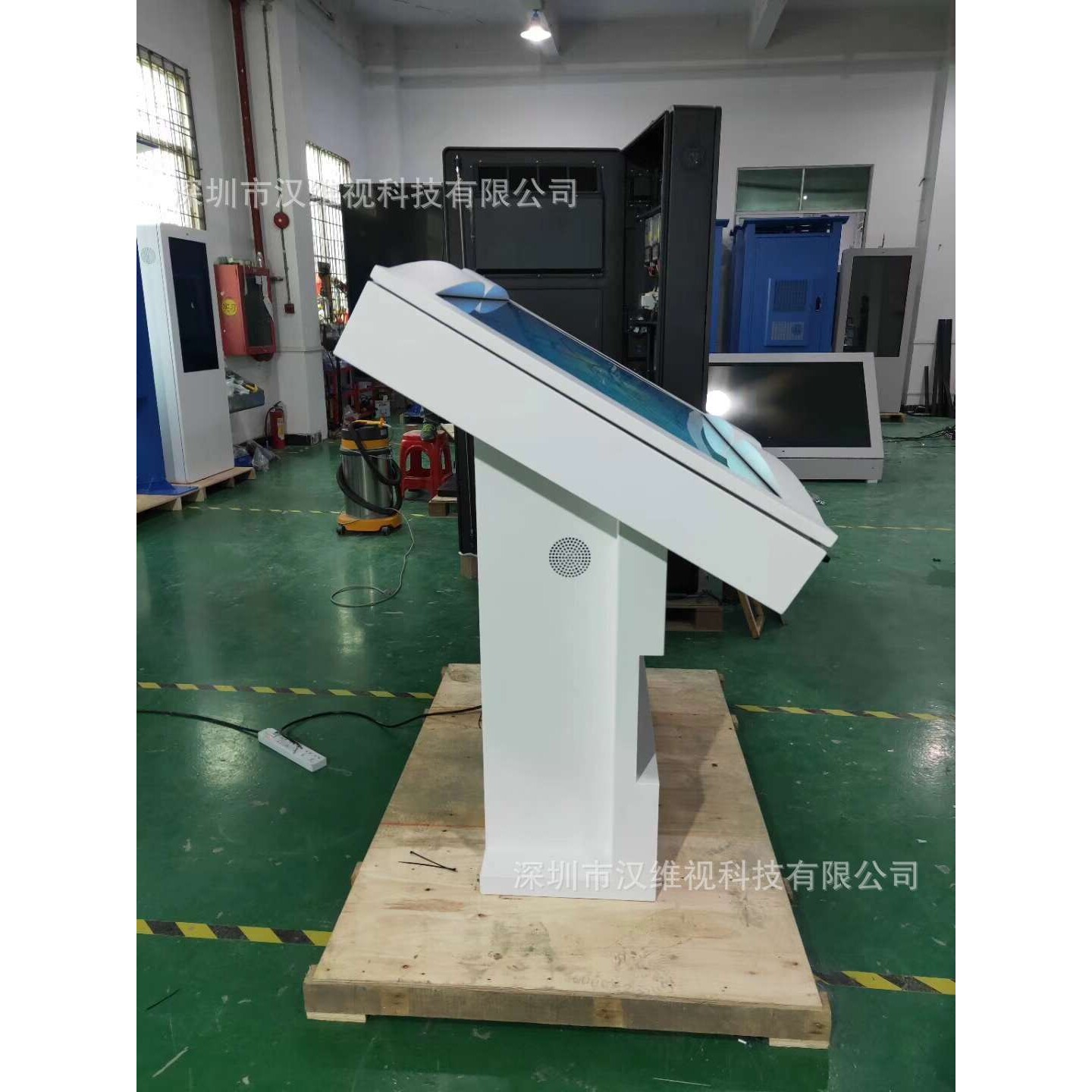 55寸43户外触摸一体机信息查询导航导览自助互动广告机