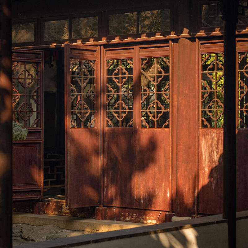 厂家供应仿古实木窗户雕花板镂空门古建园林四合院中式屏风门窗