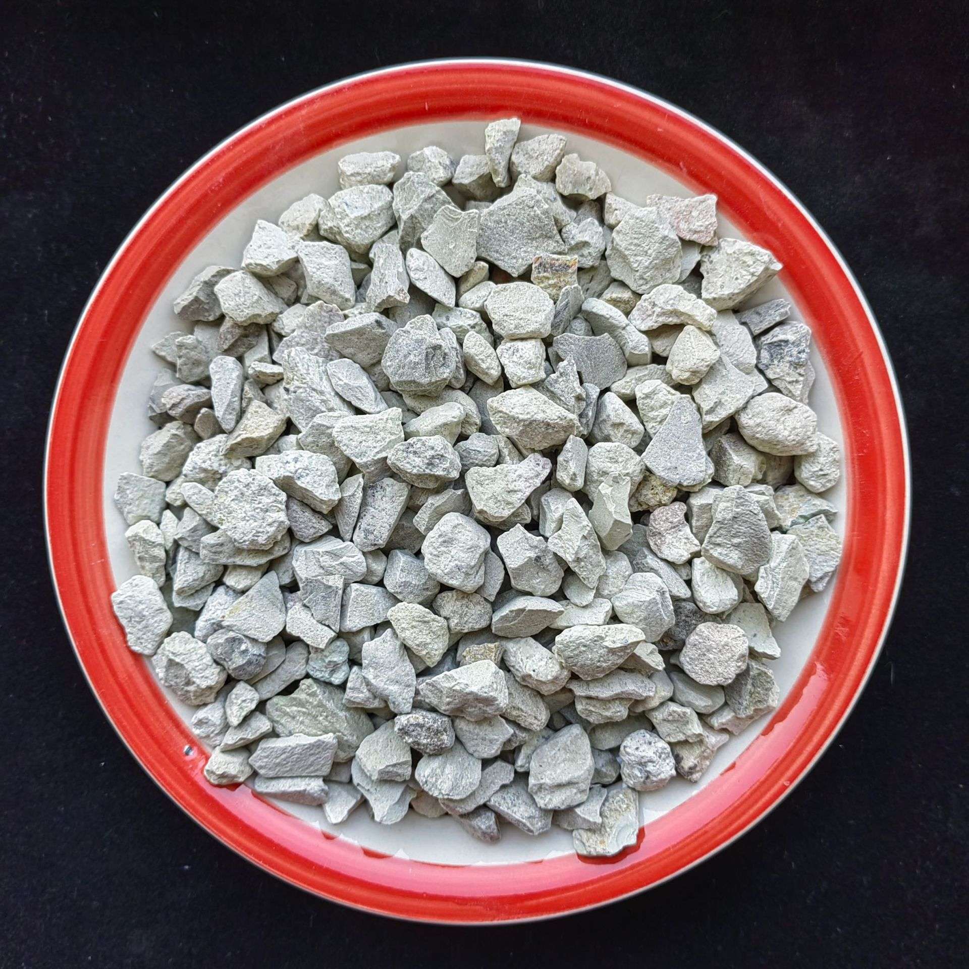 源头厂家 沸石多肉绿色白色沸石颗粒园艺栽培植物铺面沸石滤料
