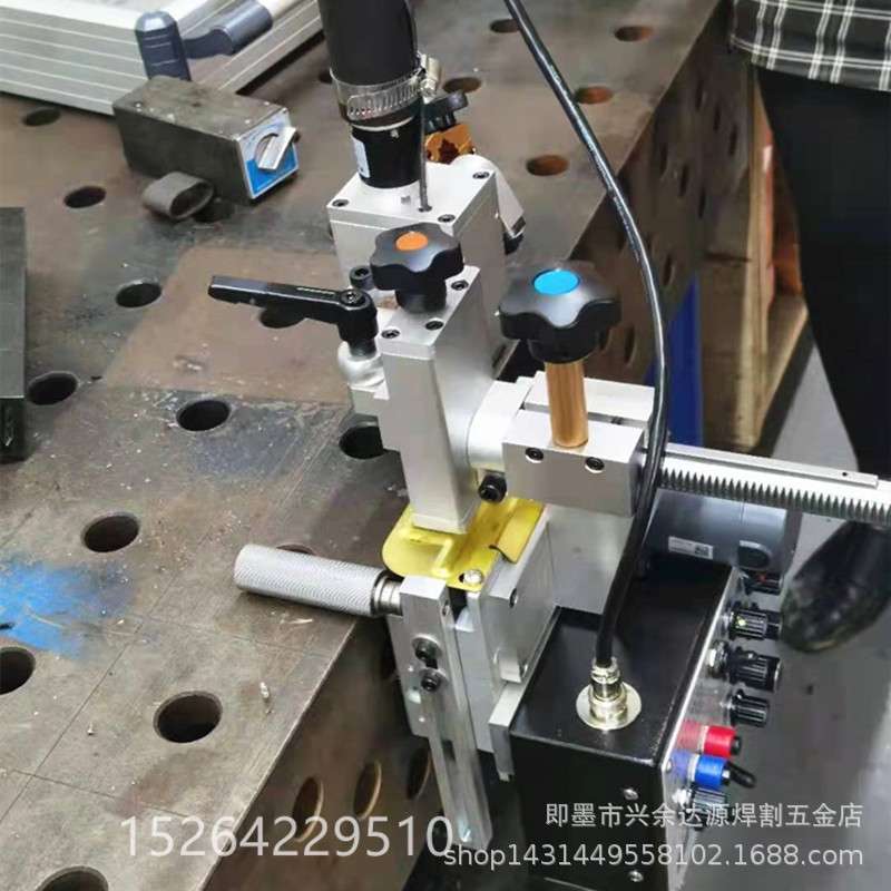 自动焊接小车 膜结构弧形梁弯梁H型工字钢梁自动磁力角焊小车小型