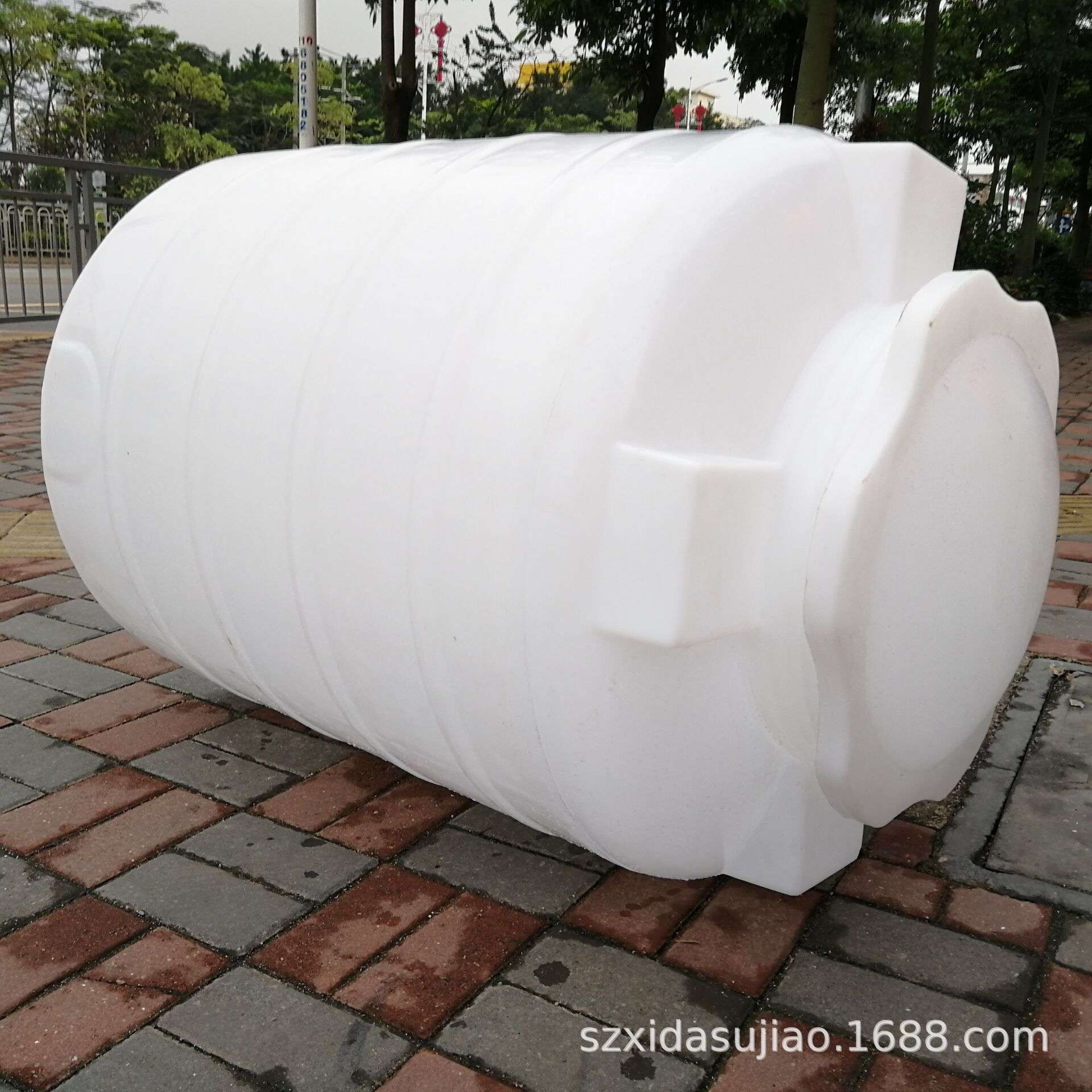 厂家供应2000L工业牛筋 废水桶 2吨 耐酸碱塑料水塔