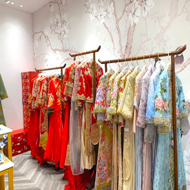 新中式服装展示架中国风复古嫁衣秀禾服衣架落地实木新娘服陈列架