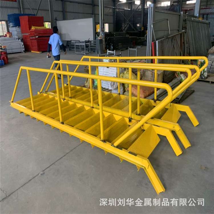建筑施工爬梯高空升降式卸料平台基坑斜钢铁手扶梯子