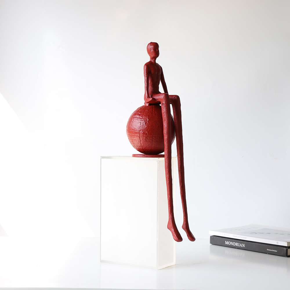 现代抽象样板房金属人物吊脚坐姿雕塑摆件展厅家居软装饰工艺品