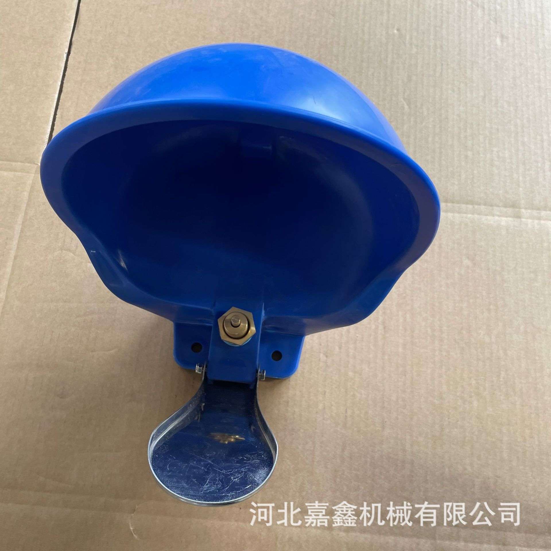 牛用饮水碗奶牛马驴饮水槽铸铁塑料牛用碗式饮水器全自动畜牧专用