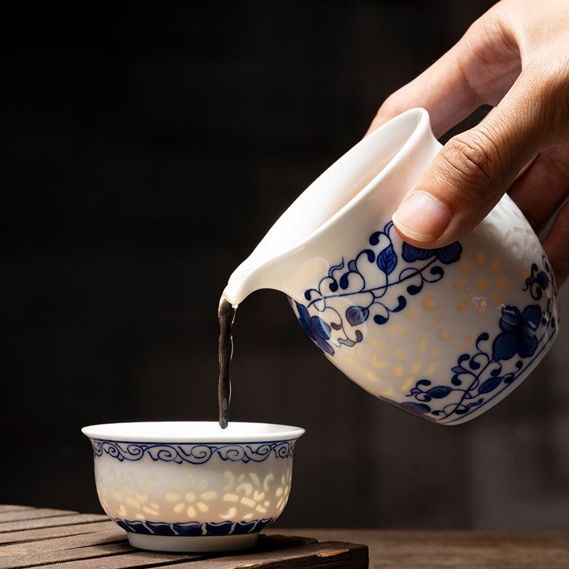 景德镇高端手绘青花瓷功夫茶具套装中式玲珑陶瓷盖碗茶杯整套礼盒