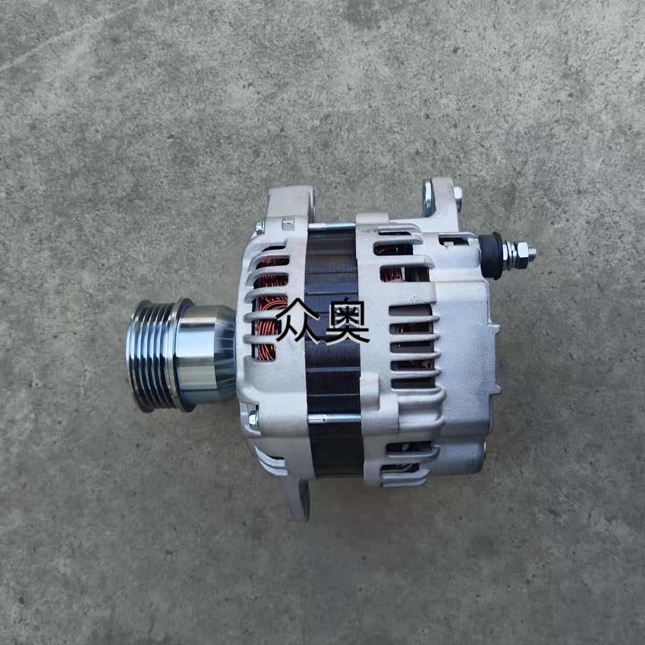 适用雷诺卡车A004TR5091发电机A004TR5092发电机A004TR5093发电机图片