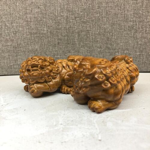 阿根廷绿檀木雕狮子踩球舞师男士随身手把件居家茶台汽车实木摆件