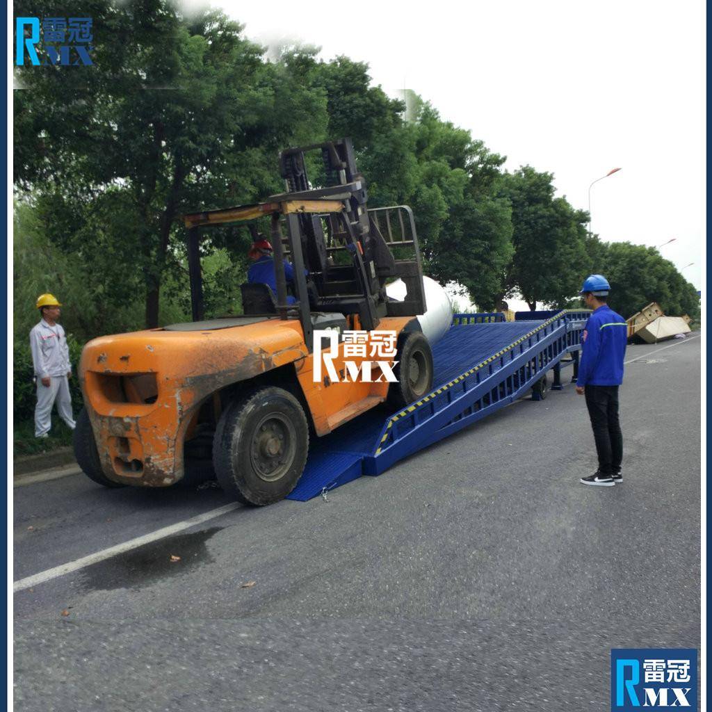 移动式场地月台度调节移动理货台带轮子钢平台