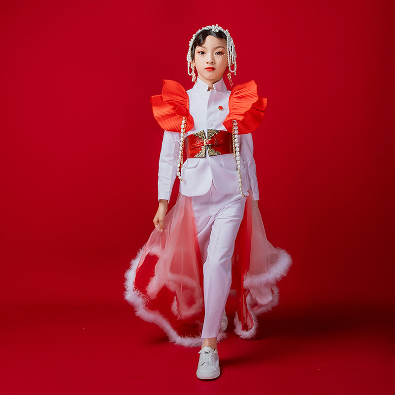 皖君t台模特女童走秀礼服中国风演出服国风大红礼服春晚演出中式图片
