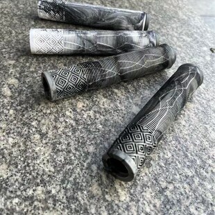 新扩展160mm山地车通用舒适防滑车把盖橡胶材料弹性时尚