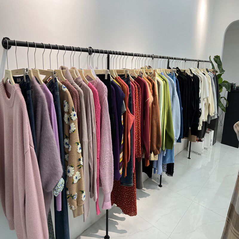 服装店上墙壁挂展示架落地直杆挂衣架女装店专用黑色货架侧挂衣杆