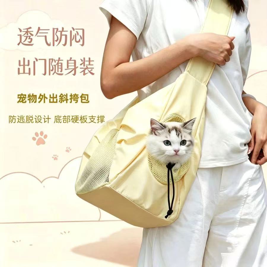猫包斜跨外出便携猫咪外带包轻便防应激可露头狗狗小型犬宠物背包