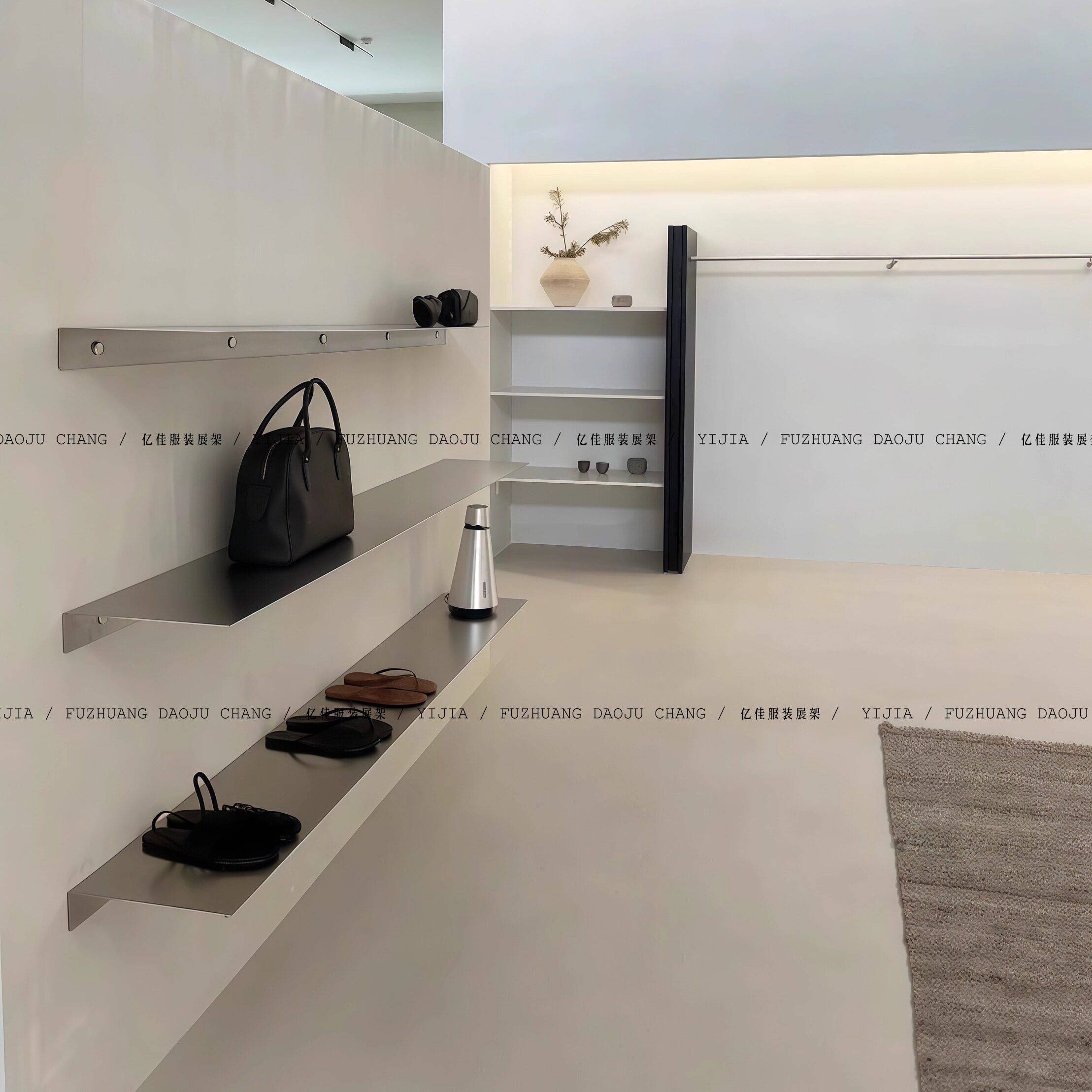 服装店层板架韩系装修风格壁挂式实心层板不锈钢鞋包展示架陈列架图片