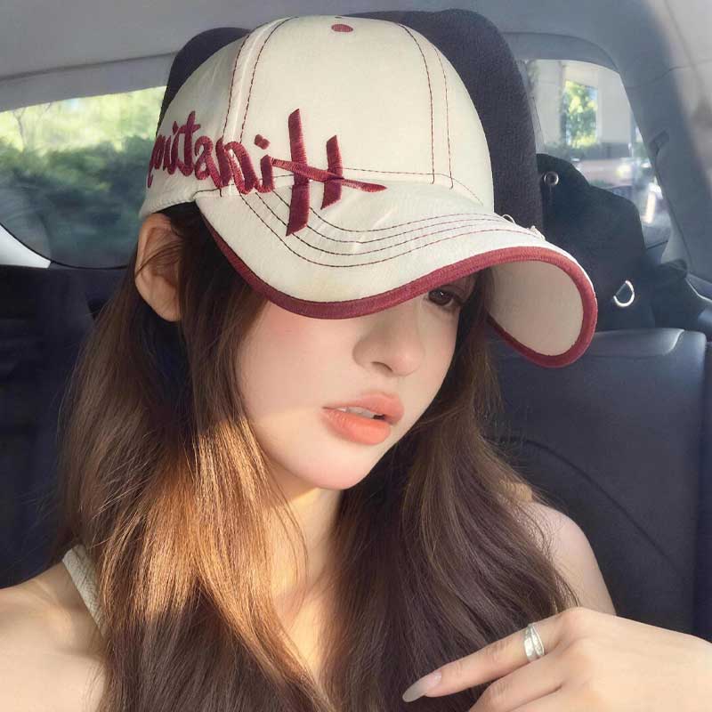 显脸小加宽帽檐拼接撞色棒球帽女