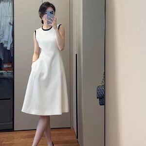 法式轻奢感简约无袖连衣裙夏季女神范纯欲风白色a字连衣裙