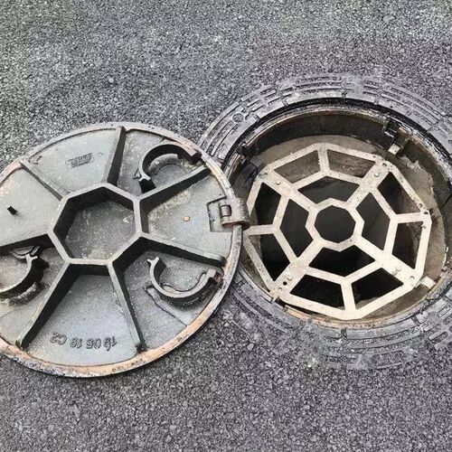 重型球墨铸铁防沉降井盖加筋强双层承重60吨700*900雨水井盖厂家