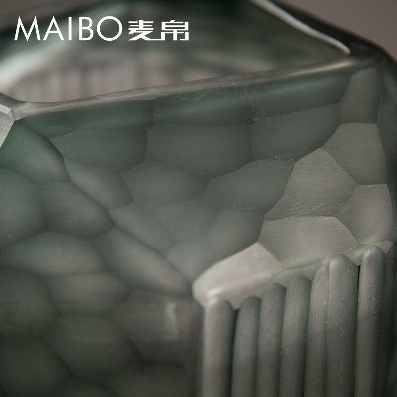 麦帛北欧手工磨刻烟灰色玻璃花器客厅家居插花花瓶装饰摆件