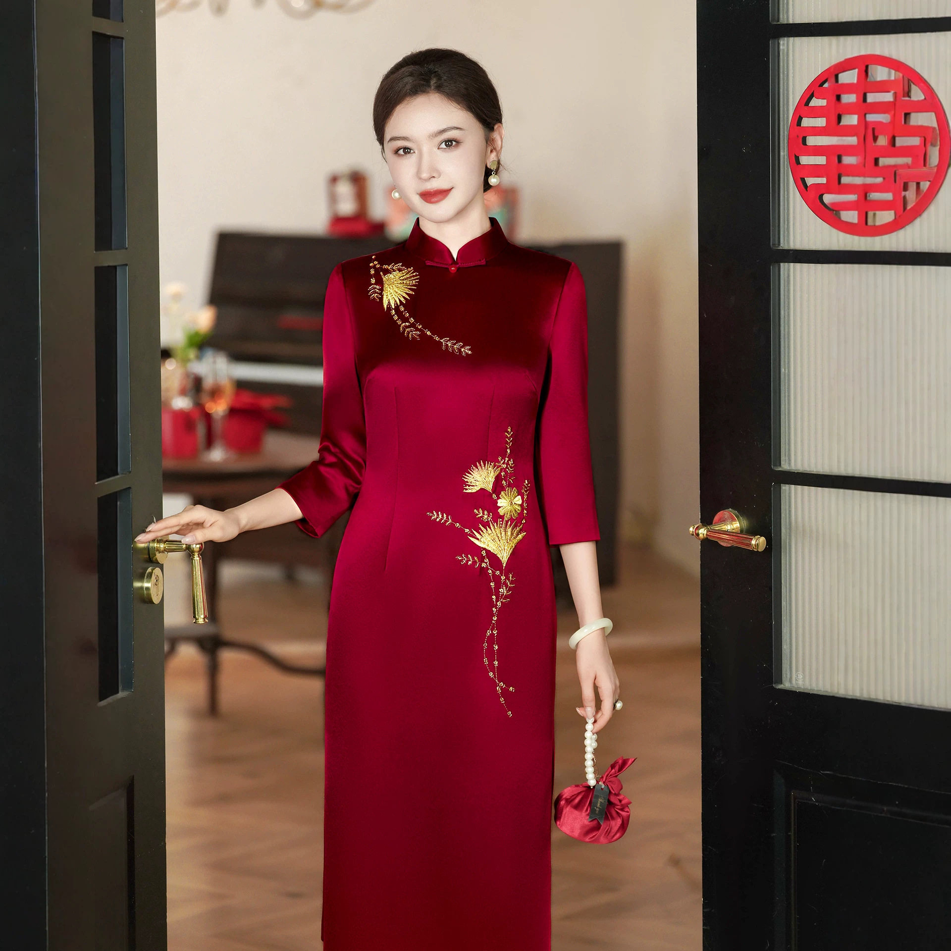小个子妈妈酒红旗袍敬酒礼服
