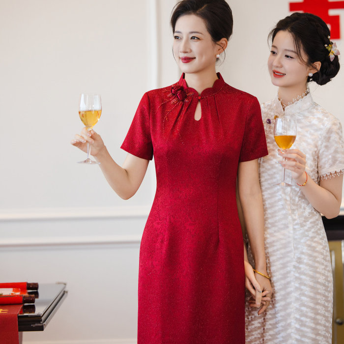 喜婆婆婚宴旗袍2026新款夏季妈妈结婚礼服红色高端轻奢醋酸银丝