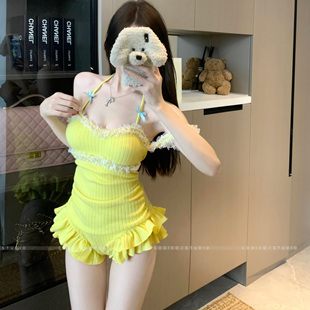 甜欲系少女小胸聚拢挂脖显白遮肉连体泳衣女夏水上乐园海边度假