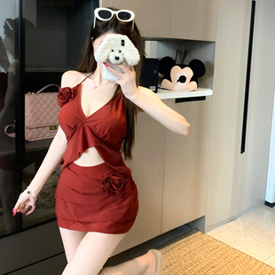 绝美氛围感分体泳衣女夏高级感挂脖抹胸露背小胸显白聚拢沙滩度假