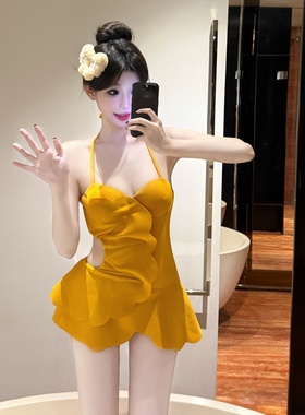 2025新款泳衣女裙式泡温泉度假性感纯欲大小胸钢托遮肉显白姜黄色