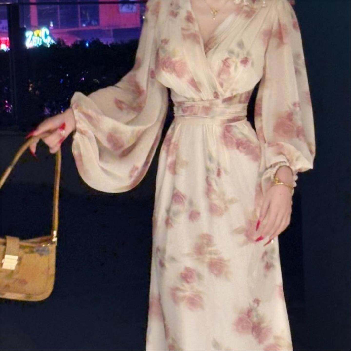 2026春夏款碎花裙喇叭袖连衣裙雪纺长袖连衣裙收腰修身长裙子