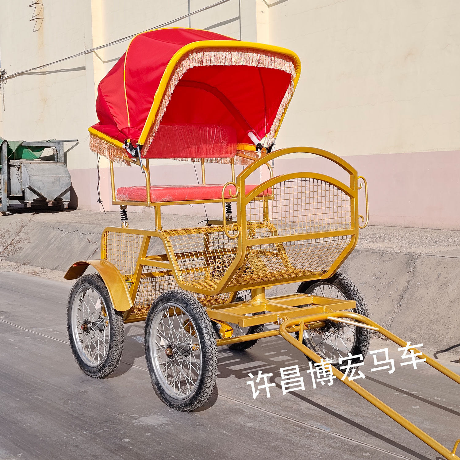 四轮金色小马车动物拉车带车蓬马拉车古城景区拉客观光真车可坐人