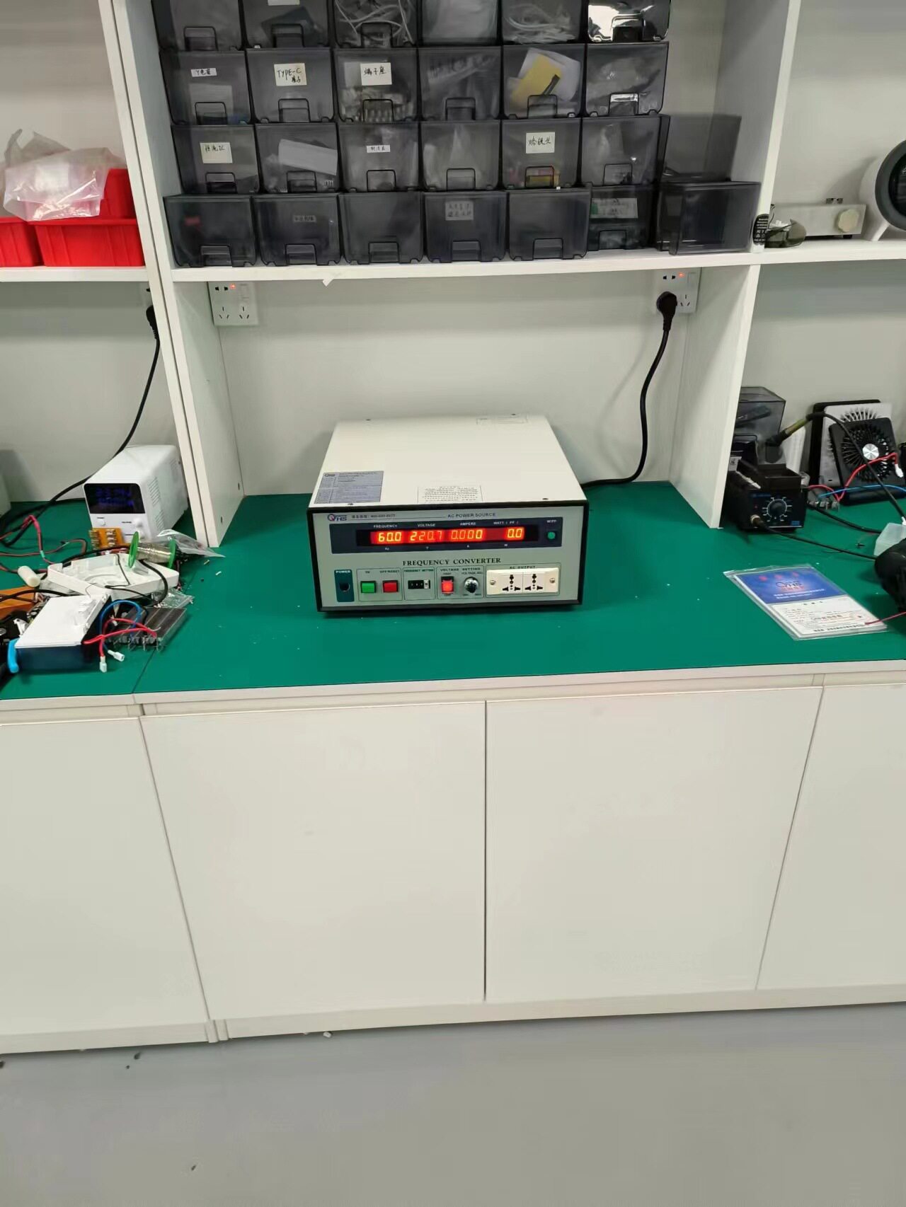 欧阳华斯3KVA变频电源出货深圳输出120V60HZ测试暖风机