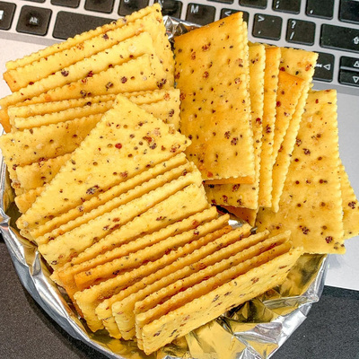 轻薄酥脆！永得利黑松露火腿饼干