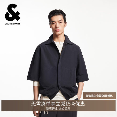 略宽松版型；纽扣+拉链门襟