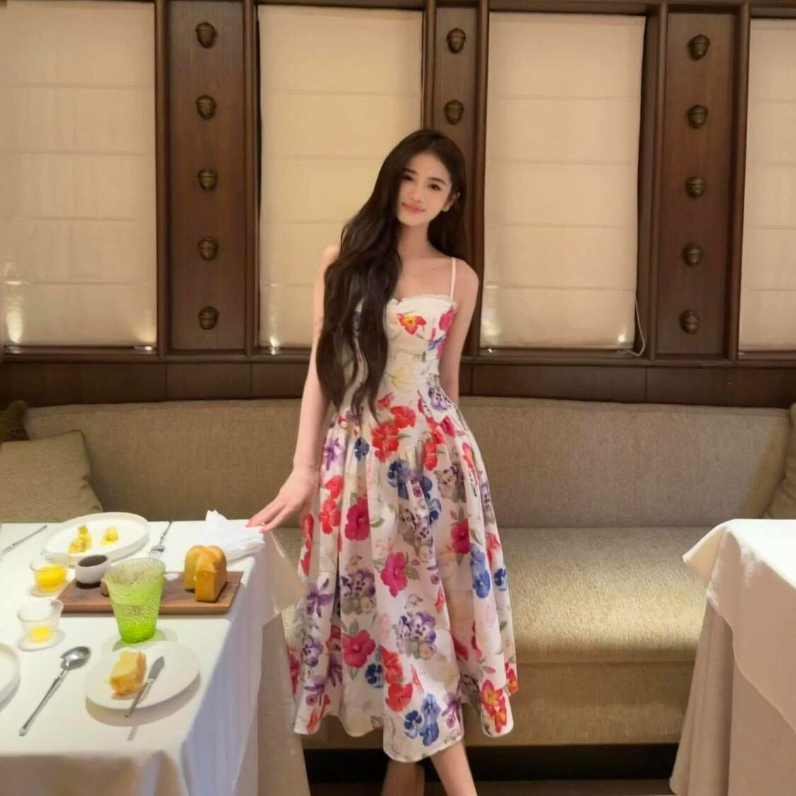 法式收腰吊带碎花度假连衣裙女复古夏季明媚海边印花朵油画沙滩裙