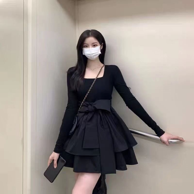 黑色赫本风针织连衣裙子女早春2026新款小个子花苞裙内搭收腰短裙
