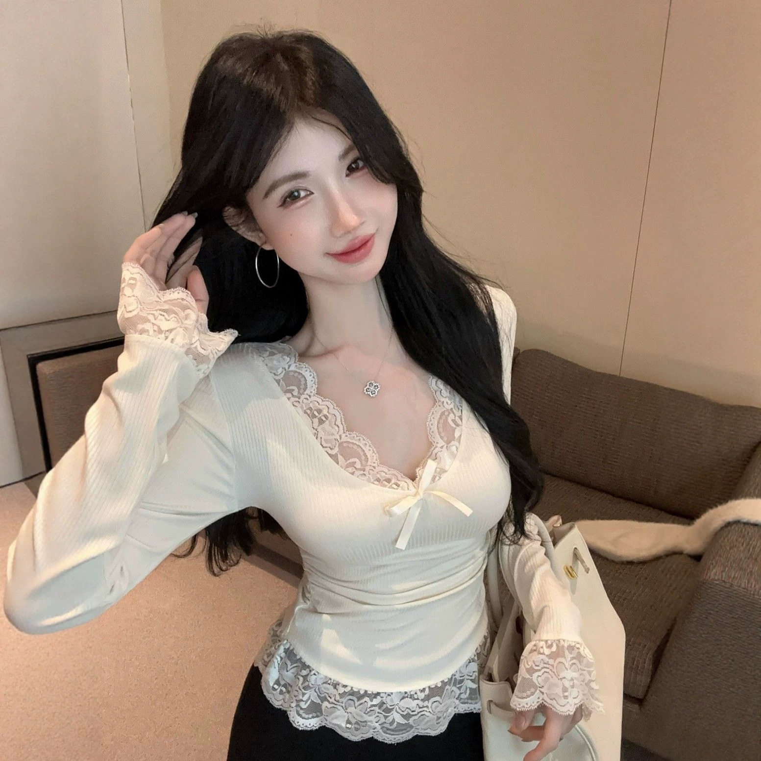 纯欲性感蕾丝花边V领2026女秋冬季打底衫修身收腰显瘦内搭T恤上衣